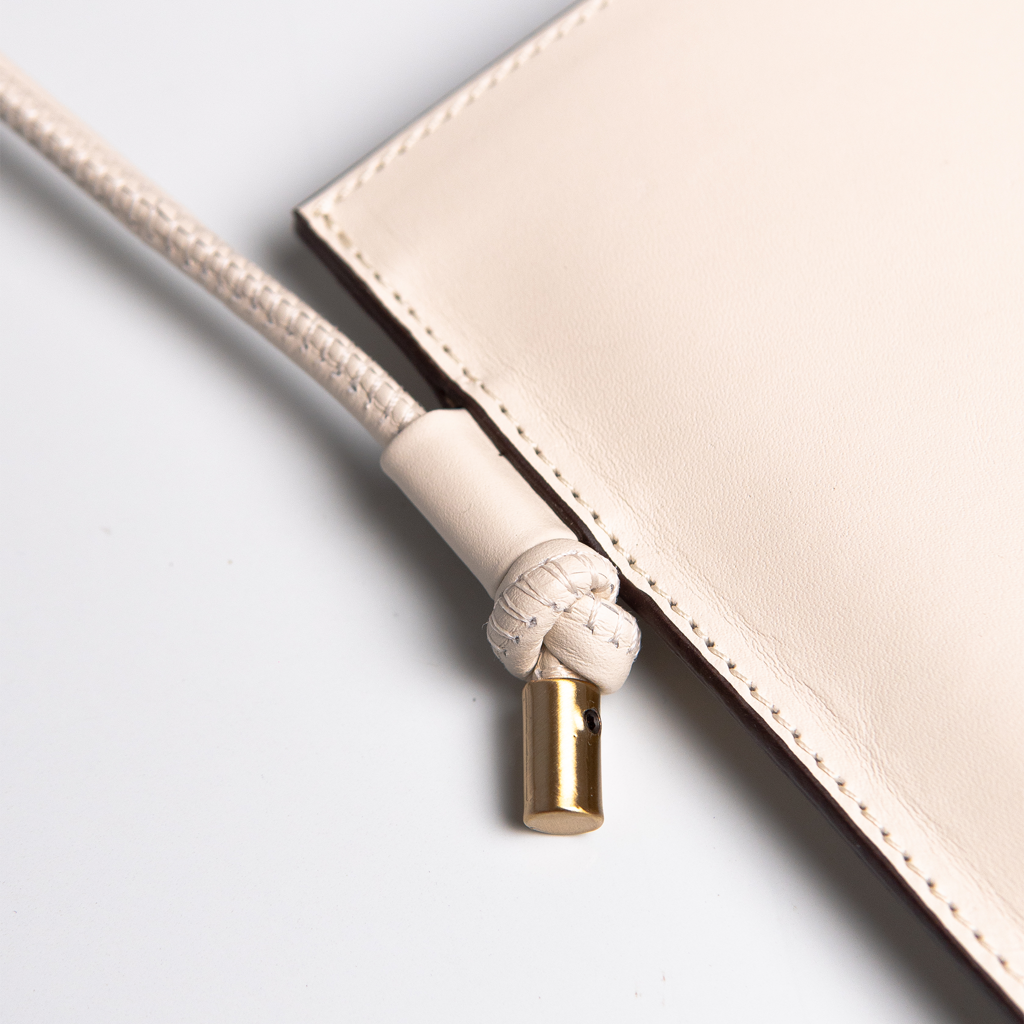 Bolsa porta celular Marina couro Off White WOOW