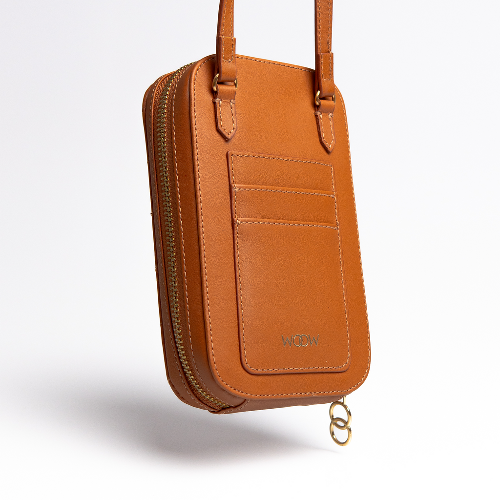 Bolsa porta celular Stella couro caramelo WOOW
