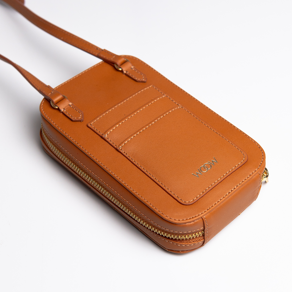 Bolsa porta celular Stella couro caramelo WOOW
