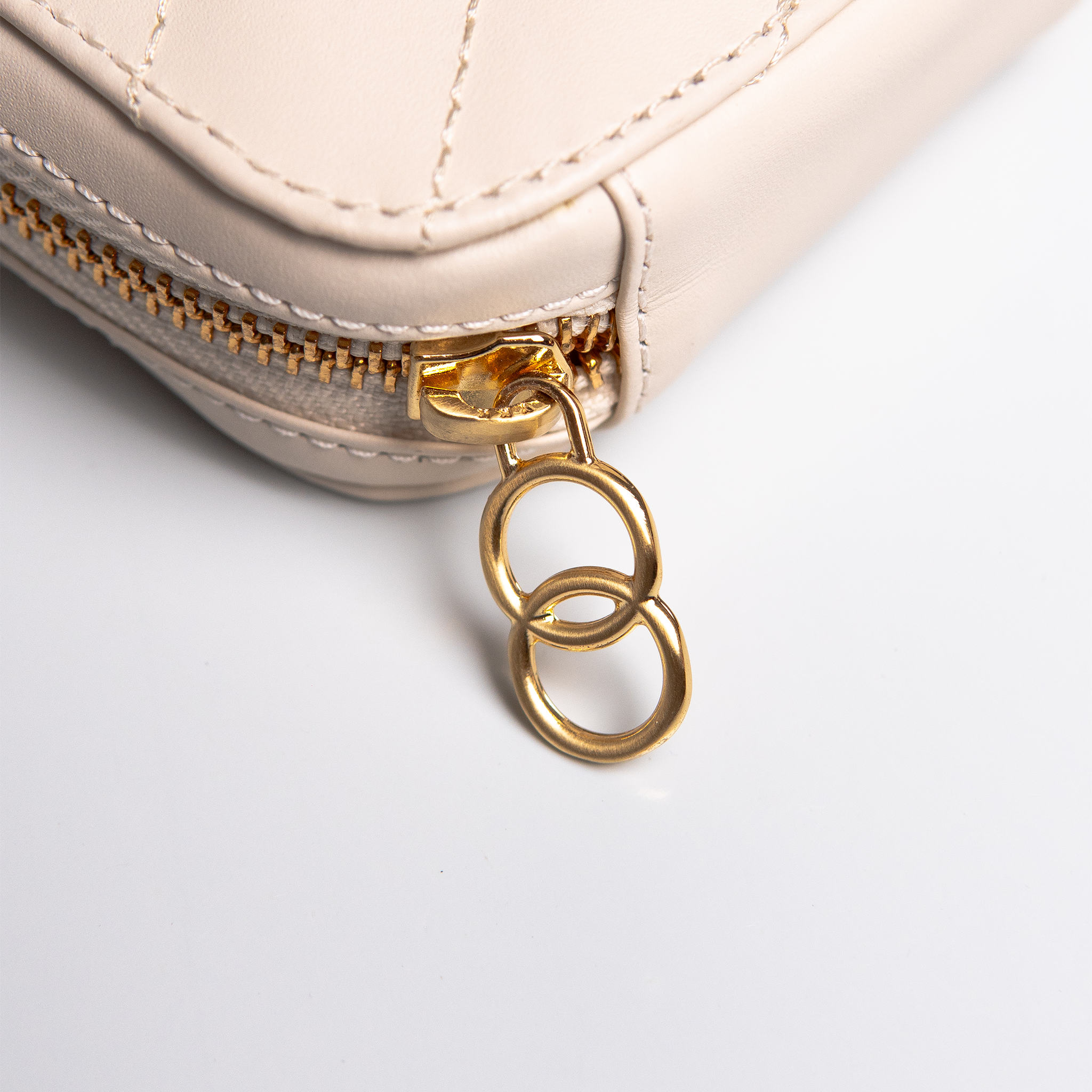 Bolsa porta celular Stella couro off white WOOW