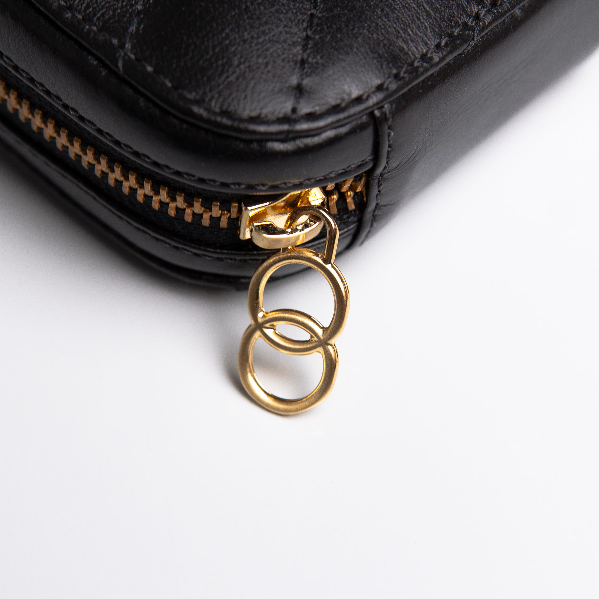 Bolsa porta celular Stella couro preto WOOW