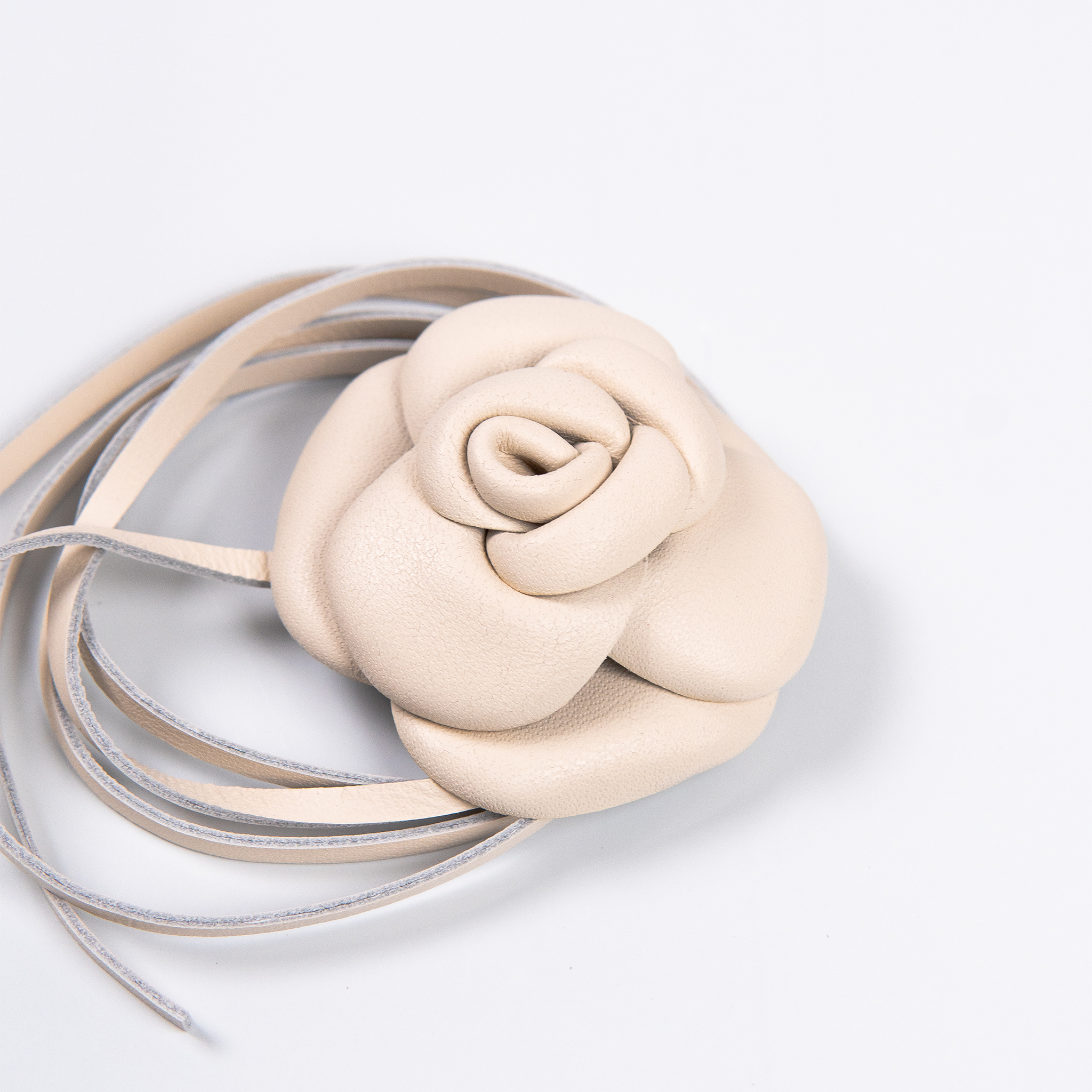 Flor Harmony em Couro Off White WOOW