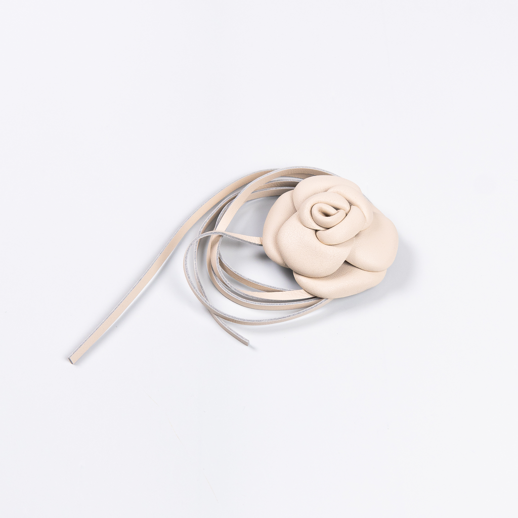 Flor Harmony em Couro Off White WOOW