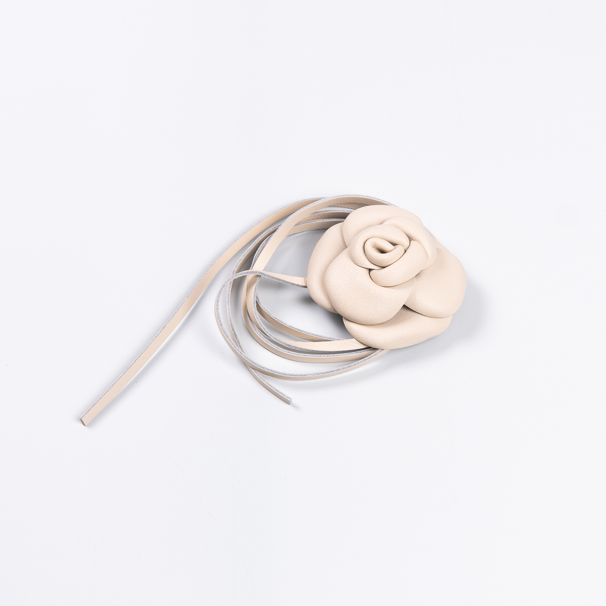 Flor Harmony em Couro Off White WOOW