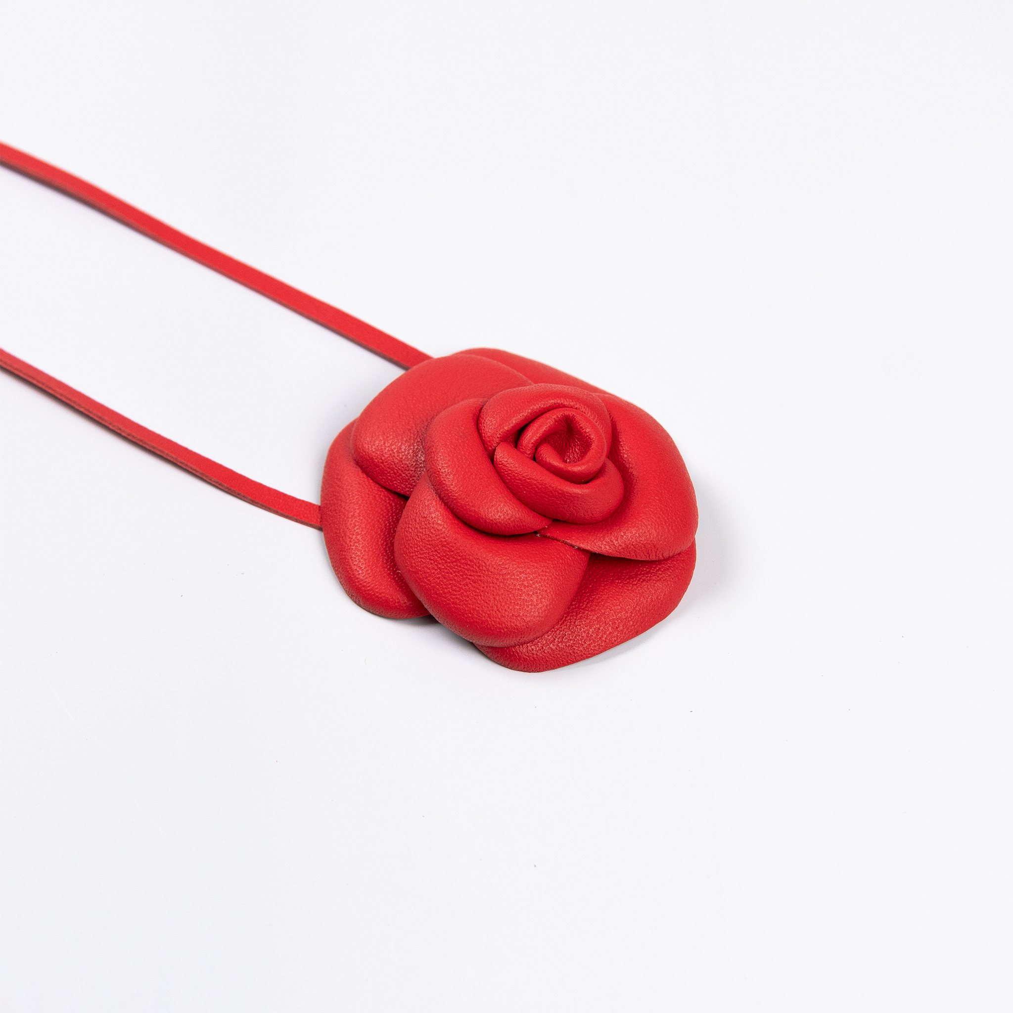 Flor Passione em Couro Vermelho WOOW