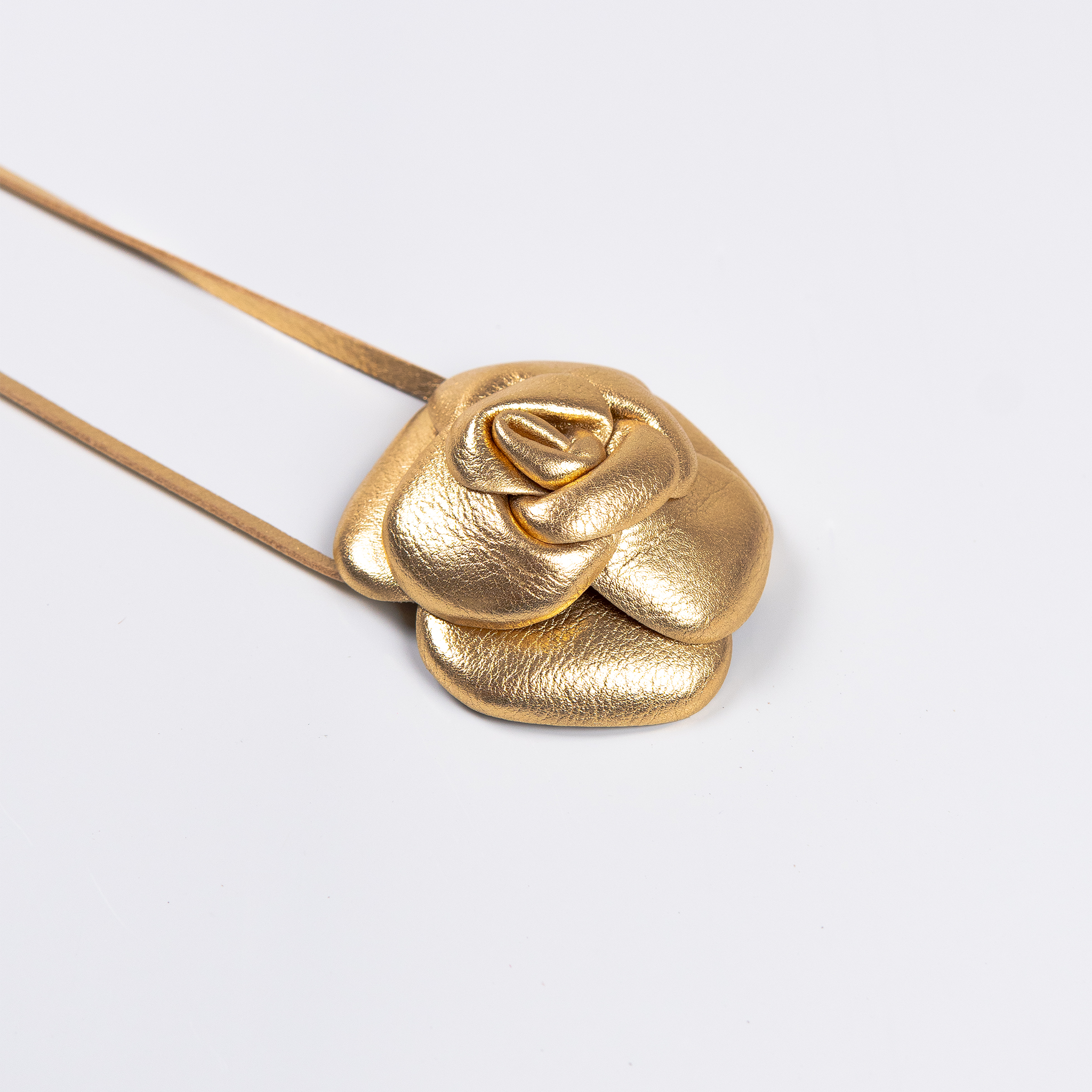 Flor Prosperitá em Couro Gold WOOW