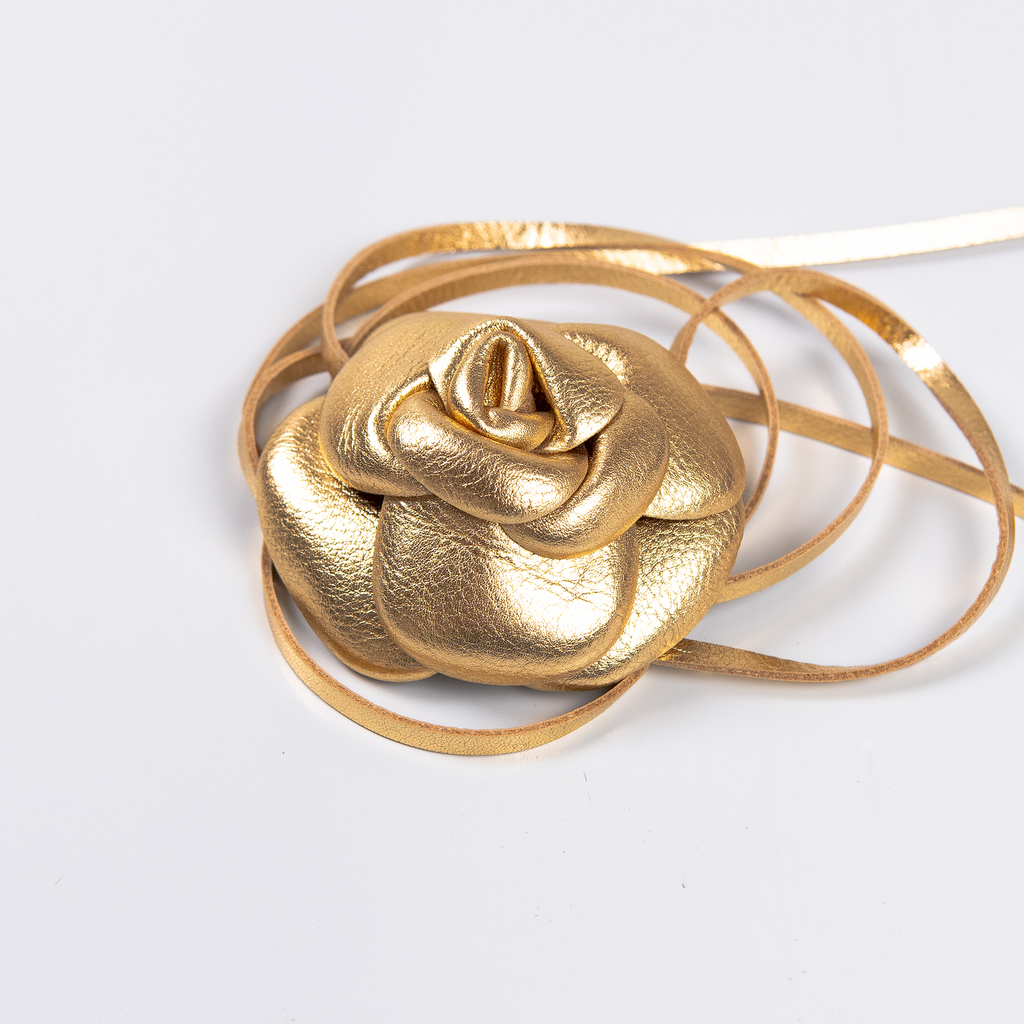 Flor Prosperitá em Couro Gold WOOW