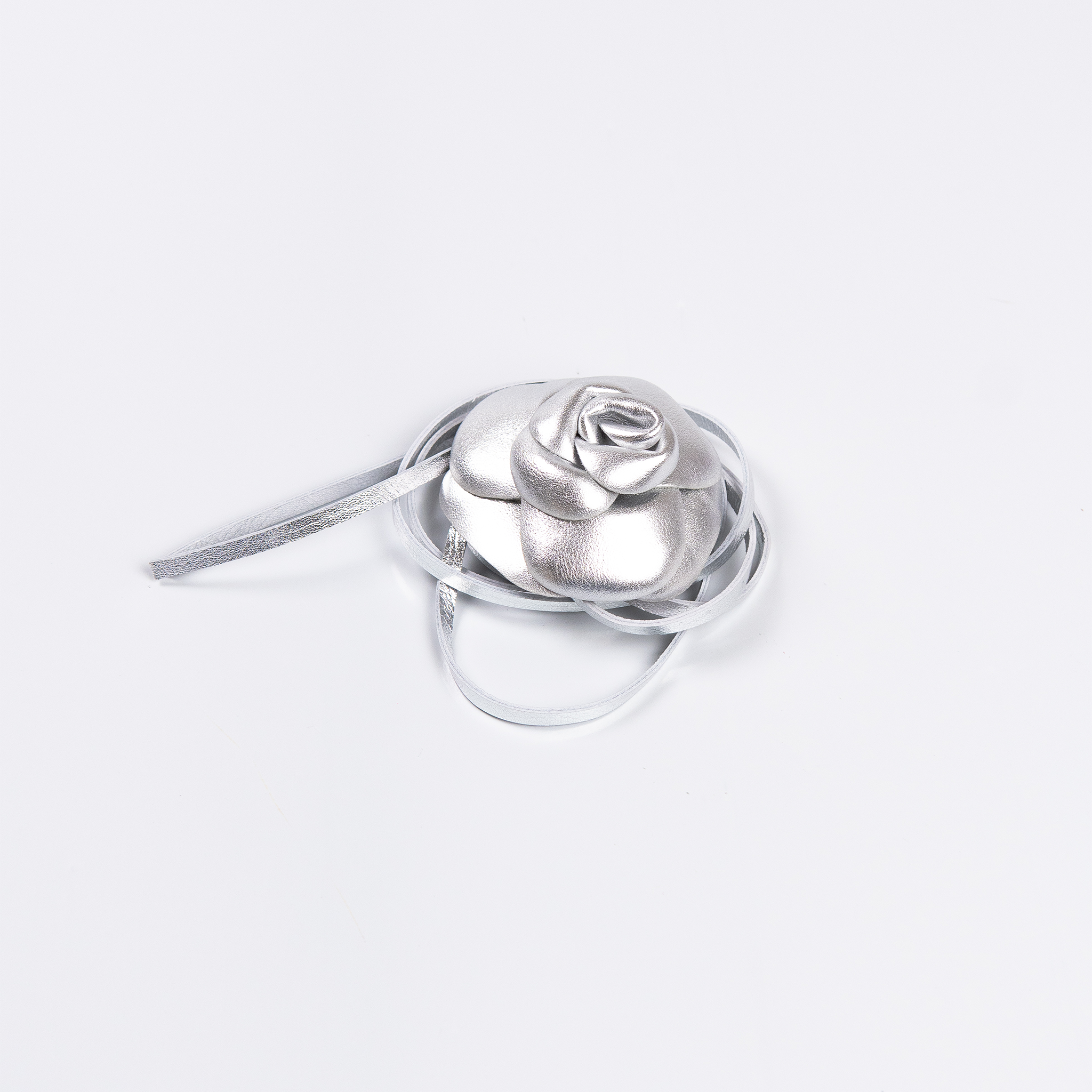 Flor Shine em Couro Silver WOOW