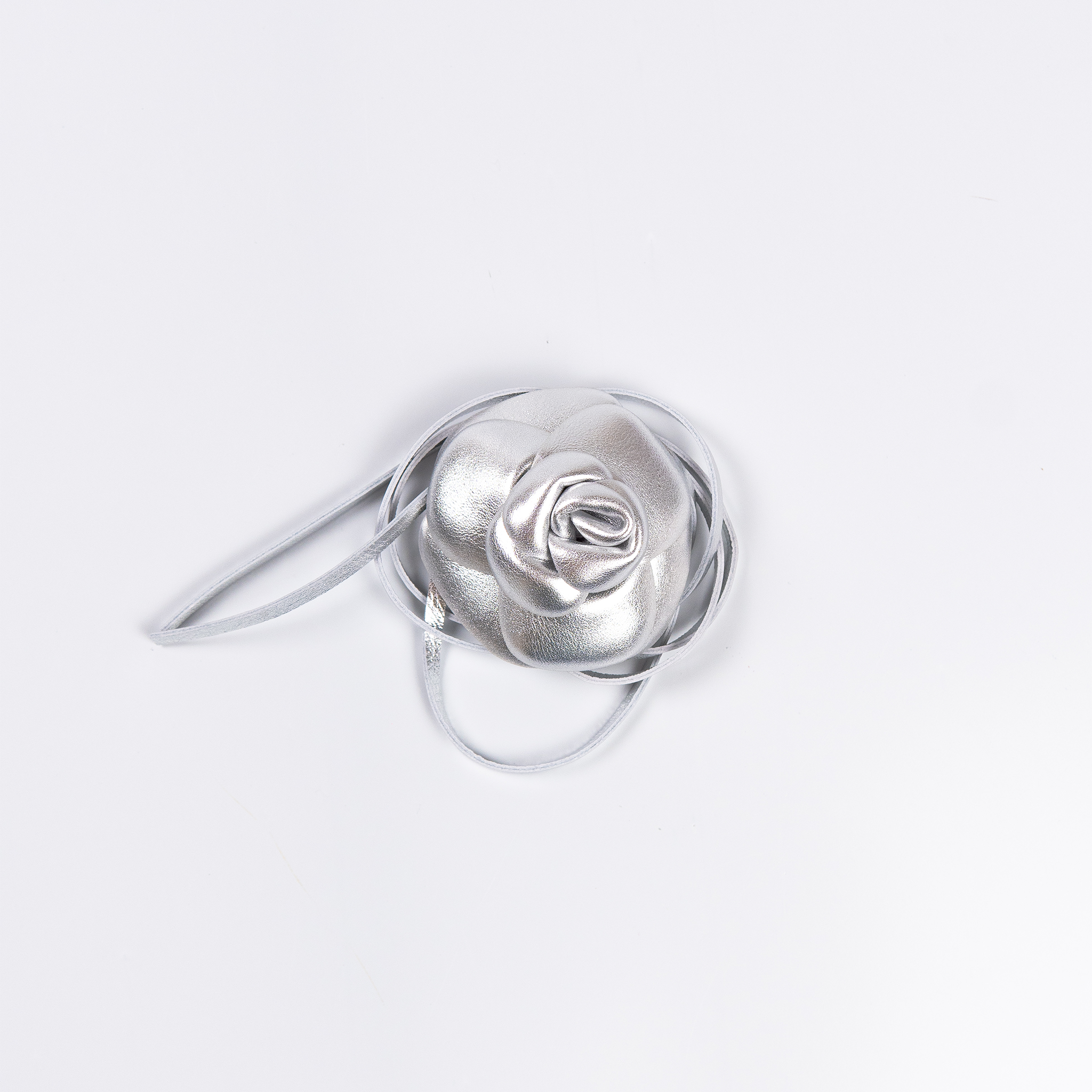 Flor Shine em Couro Silver WOOW